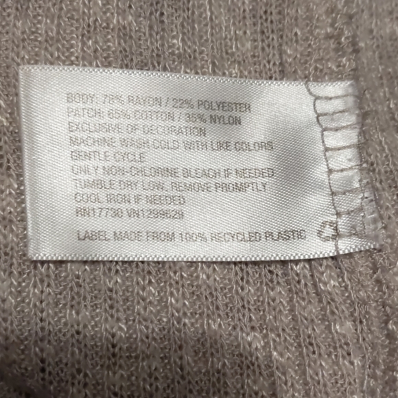 Sweater / Top - Picture 7 of 7